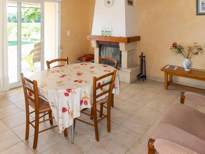 Location de vacances pour 4 personnes, avec terrasse, animaux acceptés à Grillon - 2