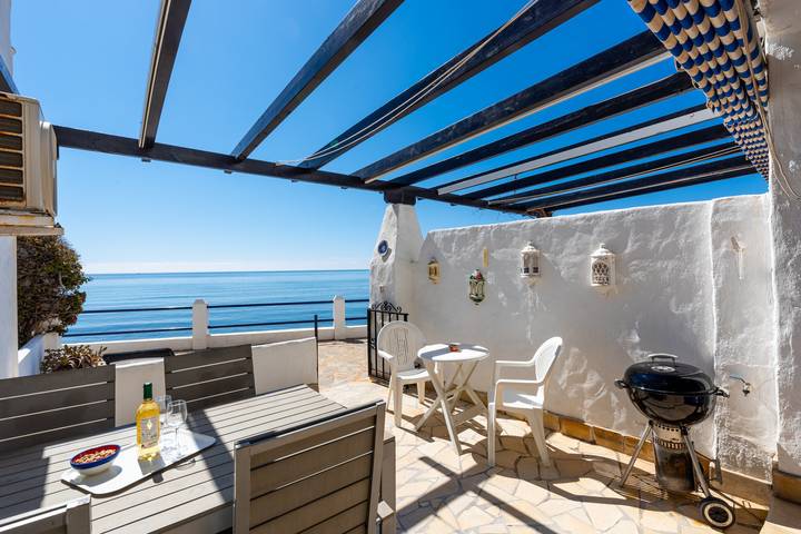 Apartamento de vacaciones para 3 personas, con terraza además de vistas al mar y piscina - 1