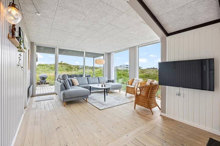 Helles, freundliches Ferienhaus mit Kamin für 6 Personen in Hvide Sande, Holmsland Klit