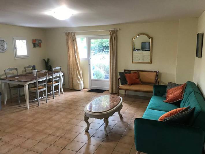 Gîte pour 5 personnes, avec piscine à Lédat