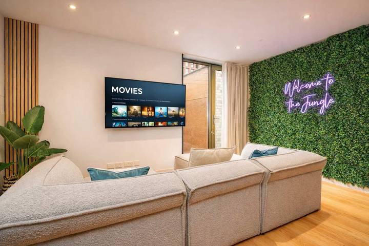 Gîte pour 10 personnes, avec terrasse et jardin, animaux acceptés à Manchester