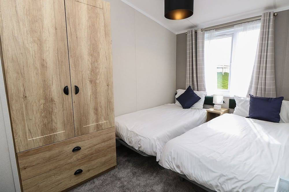 48 Crosswinds, luxury holiday cottage, with pool in Bembridge in Bembridge, Isle of Wight