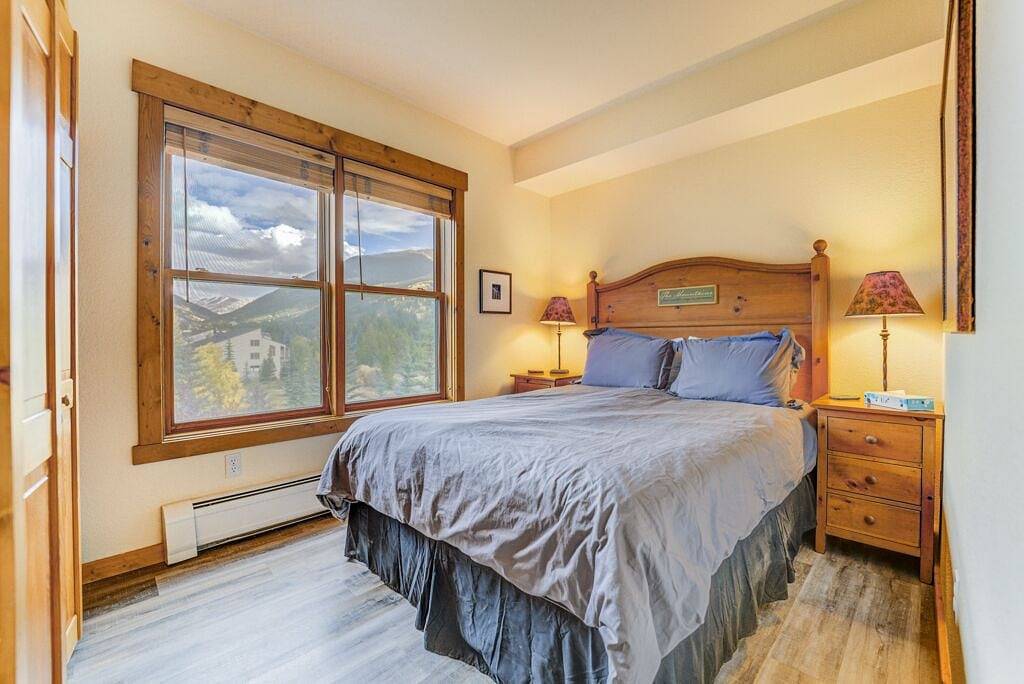 Ganze Wohnung, Spacious Condo w/ Mountain & River View from Balcony, Close to Mountain House in Arapahoe Basin