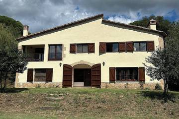 Agriturismo pour 12 personnes, avec piscine à Santa Coloma de Farners