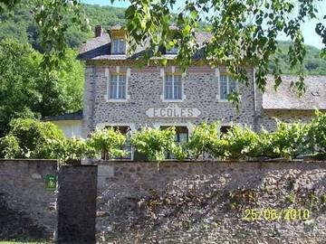 Gîte pour 4 personnes, avec jardin et terrasse à Laval-sur-Luzège