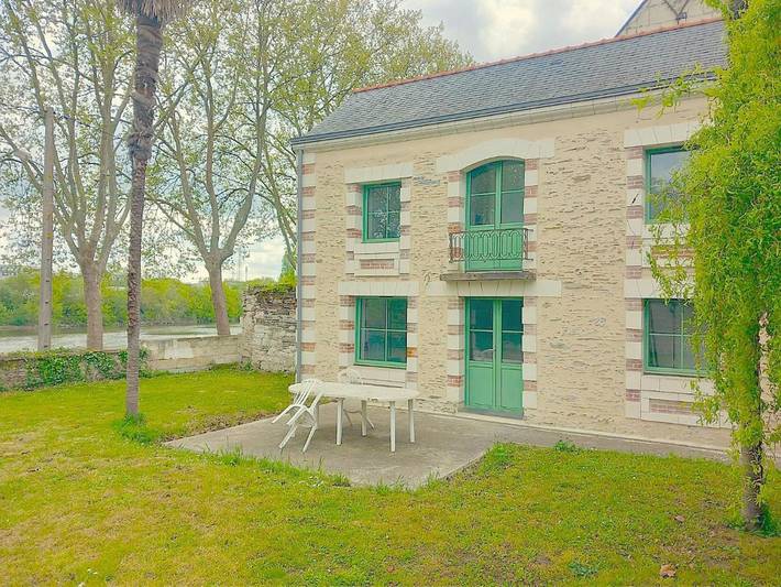 Gîte pour 2 personnes, avec terrasse et jardin dans Restaurant Belle Rive Angers