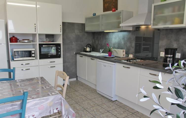 Location de vacances pour 11 personnes, avec terrasse ainsi que jardin et piscine à Rochefort-du-Gard - 2