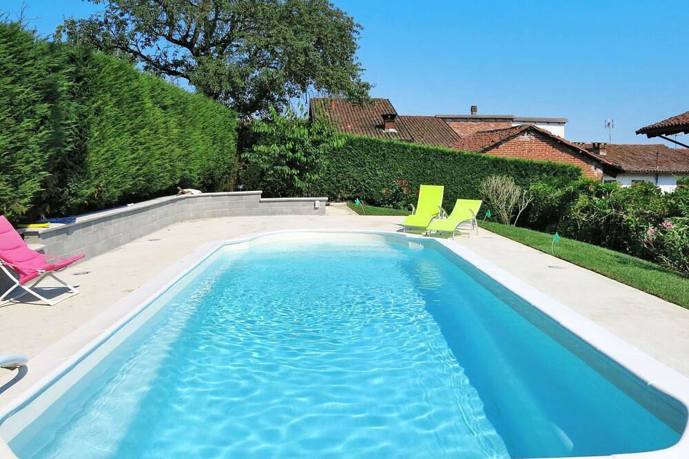 Caratteristica villa per 5 ospiti con Wifi, piscina privata, Tv e patio in Asti (Comune), Provincia d'Asti