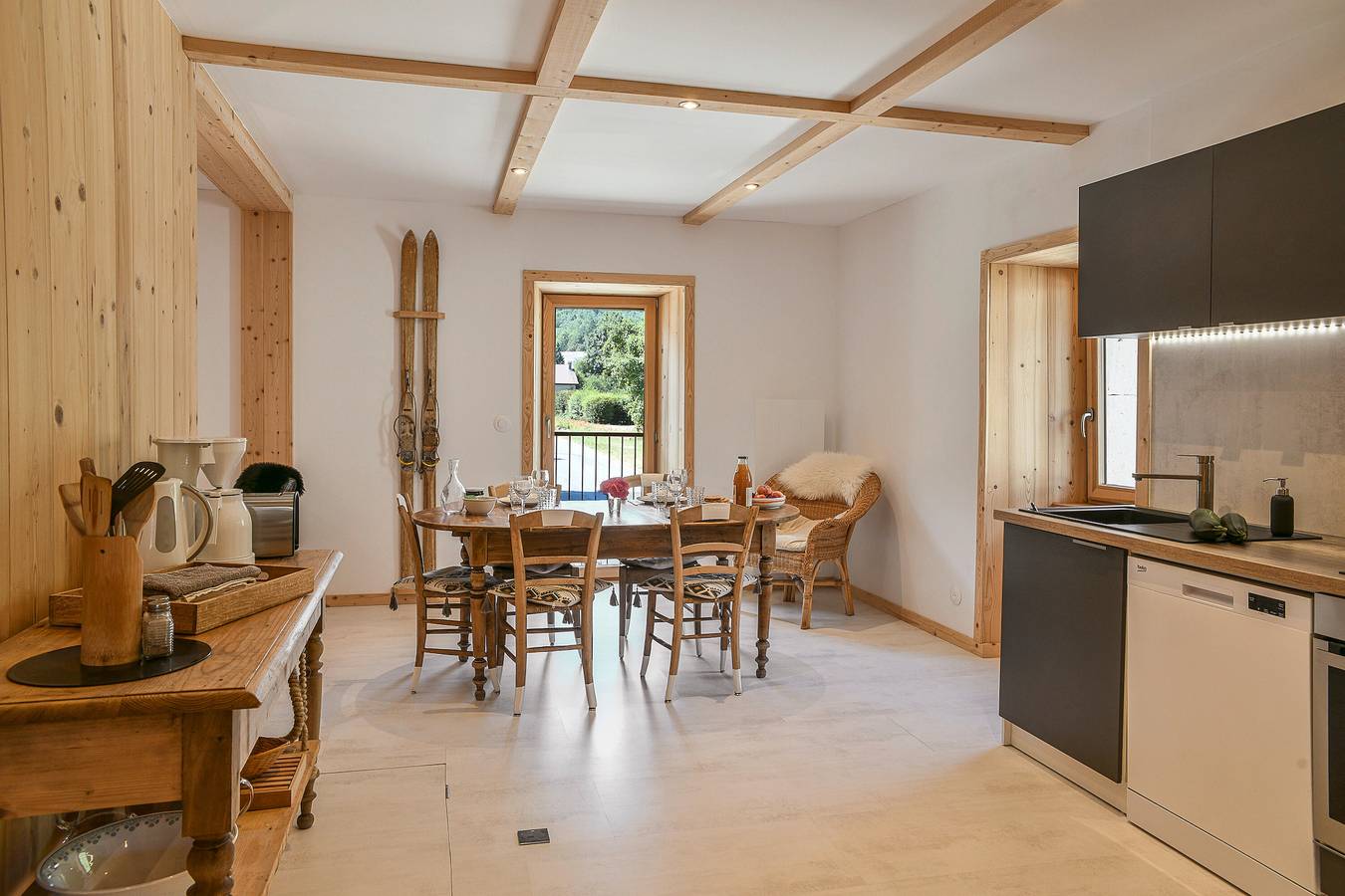 Casa de vacaciones 'Ciméléon Haut' con vistas a la montaña, jardín privado y Wi-Fi in Aillon-le-Jeune, Chambéry region