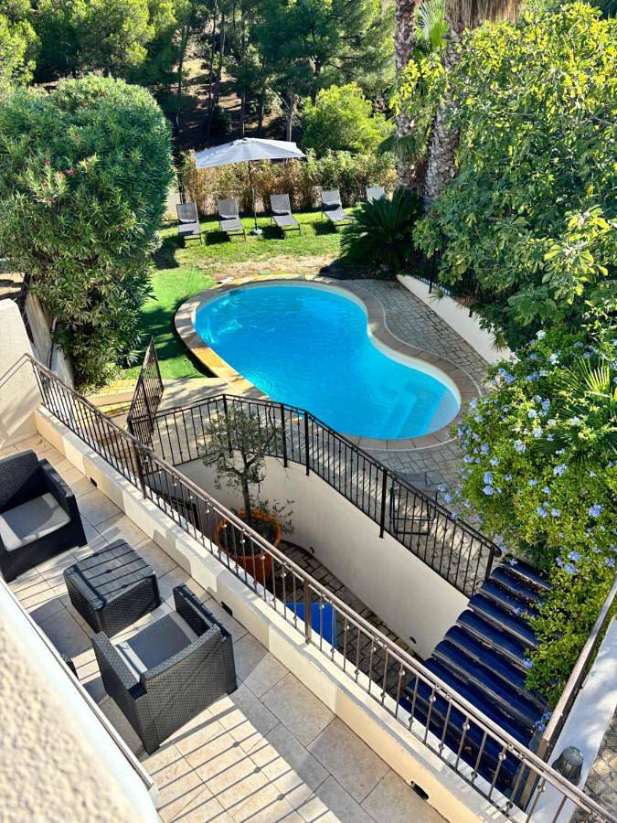 Location de vacances pour 12 personnes, avec piscine et jacuzzi ainsi que sauna et jardin, animaux acceptés à Carry-le-Rouet - 2
