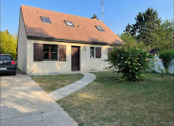 Location de vacances pour 6 personnes, avec jardin ainsi que jacuzzi et terrasse à Achères-la-Forêt