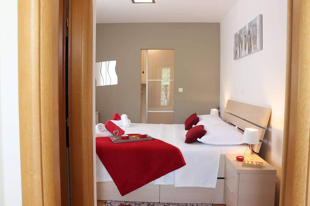 Luxury villa with heated pool & spa near Split in Dugopolje, Dalmatinisches Zagora