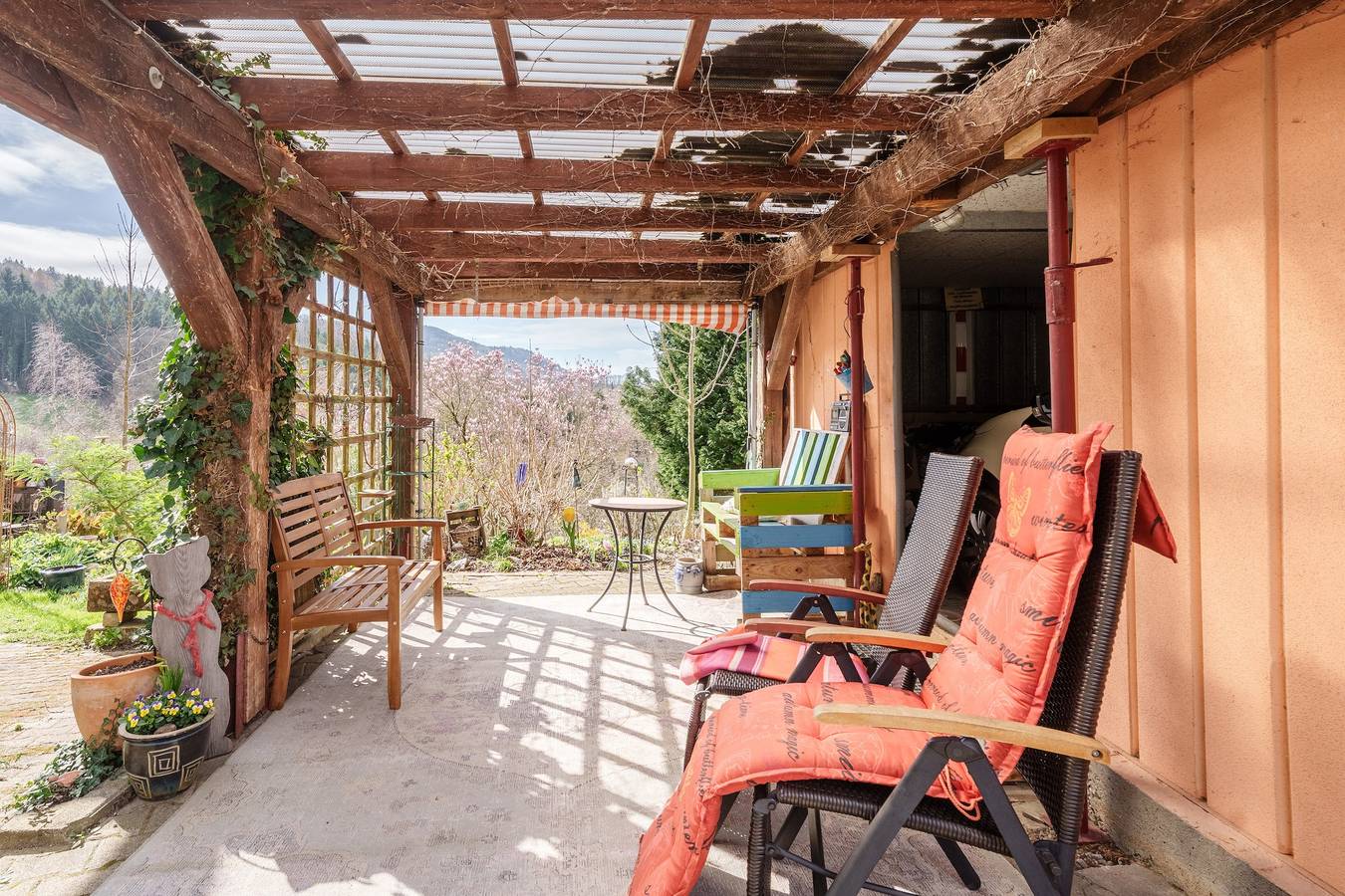 Ganze Wohnung, Apartment 'Haus Gertrud' mit Bergblick, Gemeinschaftsterrasse und Wlan in Bühl, Mittlerer Schwarzwald