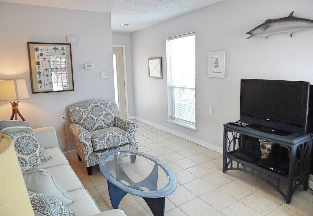 Ganze Wohnung, Wahoo-Viertel!-Fall Preise! Gehen Sie zum Strand! 1 Br, umzäunten gemeinsamen Hof für Hunde in Port Aransas, Mustang Island