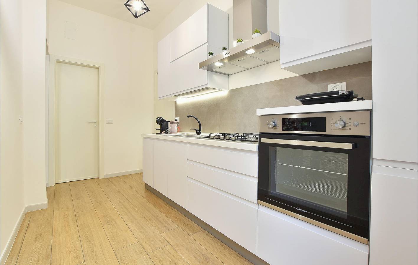 Apartamento vacacional entero, Acogedor apartamento de 75 m2 con aire acondicionado, WiFi y aparcamiento in Balestrate, Provincia de Palermo