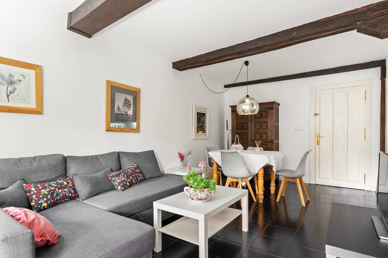 Casa Las Indianas 'Apartamento 1' con vistas a la montaña, jardín privado y Wi-Fi in Renedo de Cabuérniga, Cabuérniga