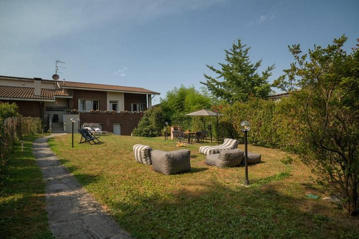 Ferienhaus für 8 Personen, mit Balkon und Terrasse sowie Garten