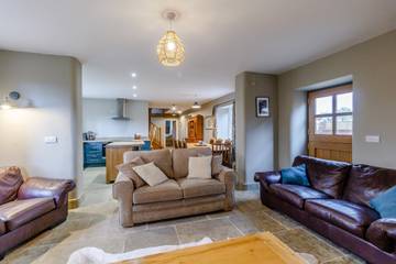 Holiday Rental for 9 People in South Yorkshire, Photo 4