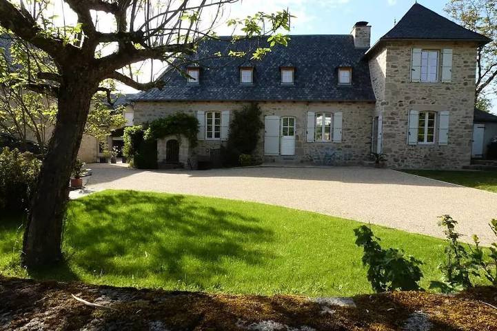 Location de vacances pour 6 personnes, avec piscine et terrasse dans Cascades de Murel