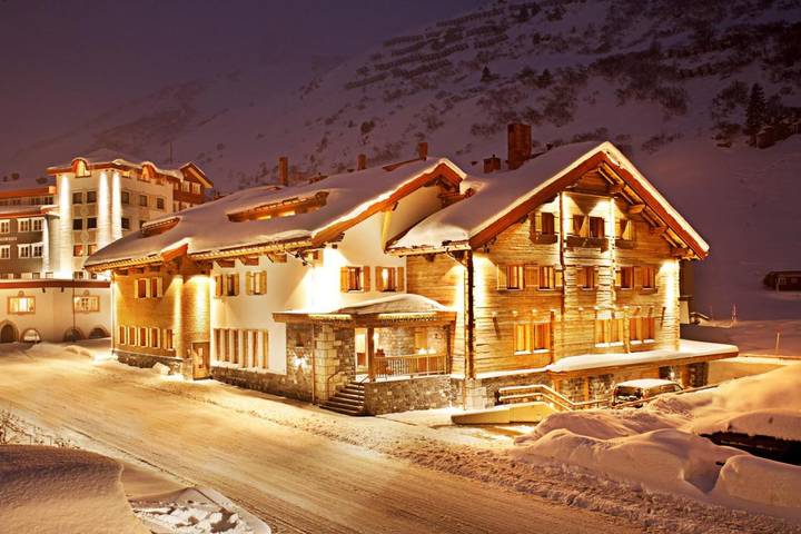 Chalet für 4 Personen, mit Pool und Sauna sowie Ausblick, mit Haustier am Arlberg