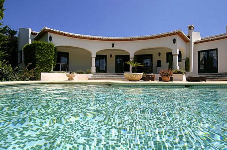 Chalet para 6 personas, con jardín además de terraza y piscina, Se admiten mascotas en Jávea