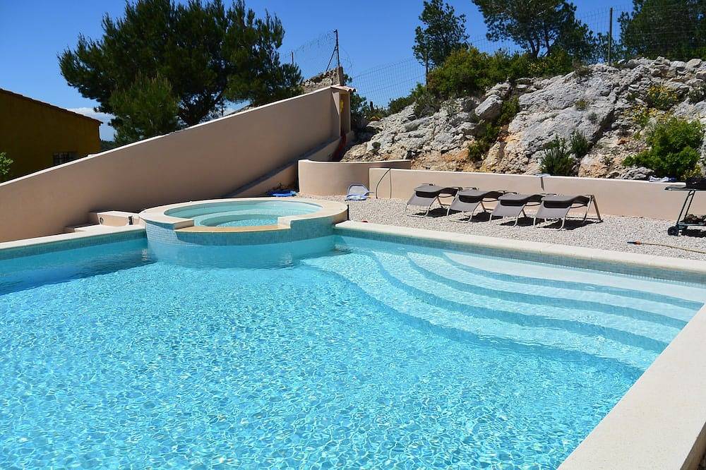 Appartement entier, T1 indépendant dans villa avec piscine/Spa sur la mer-Ensues la Redonne in Ensuès-la-Redonne, Côte méditerranéenne (France)