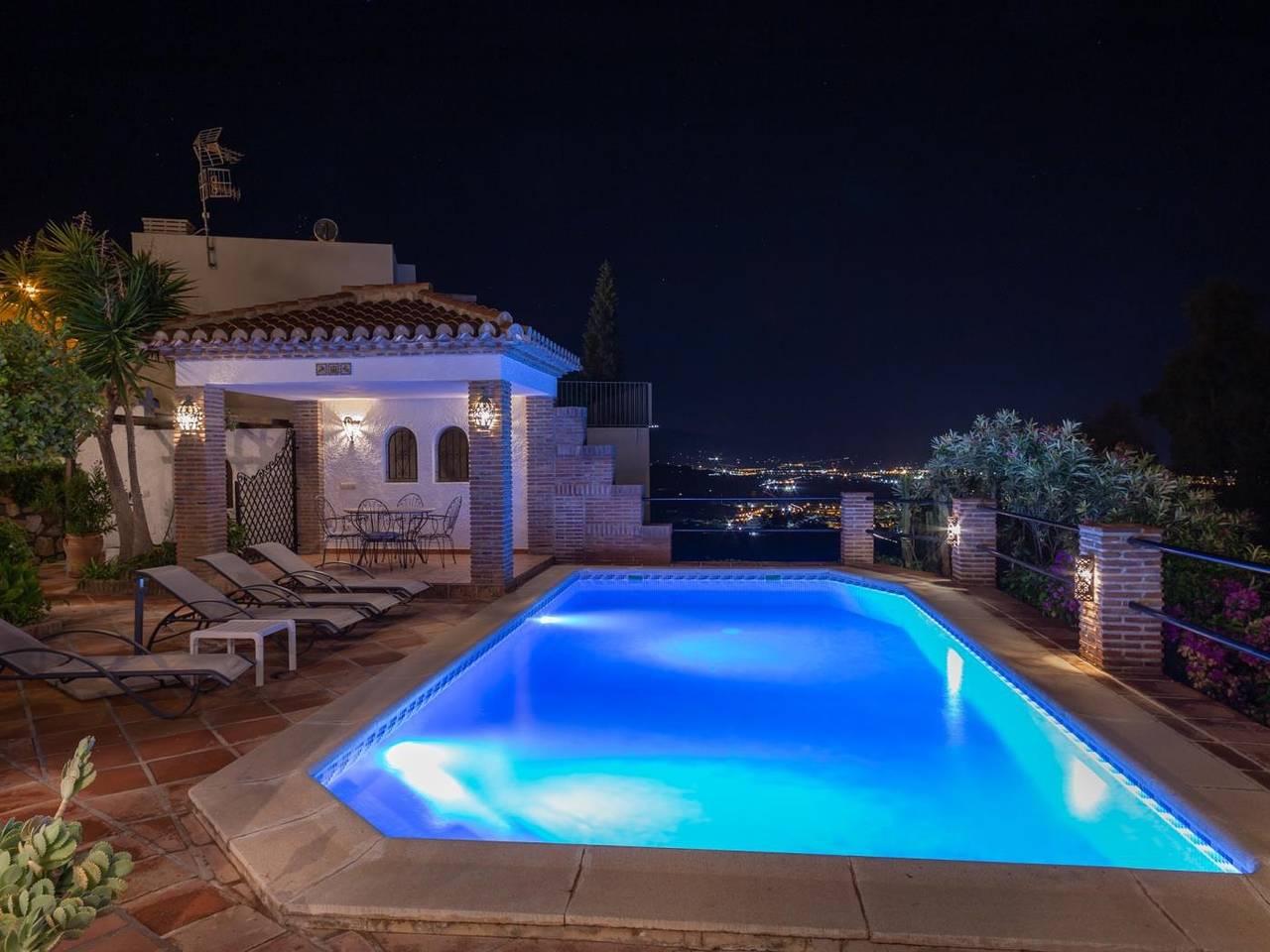 Andalusische Villa mit privatem Pool und Meerblick in Monte de los Almendros, Salobreña