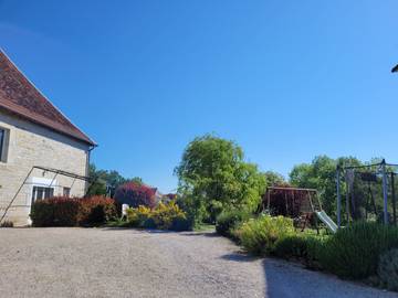 Gîte pour 5 personnes, avec jardin et terrasse à Dole