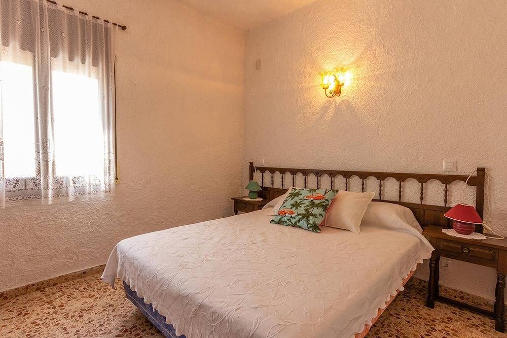 Innouthome Casa Con Jardín, Piscina,Playa A 150M, Bbq, Aa, Wifi _Virgen Cinta Ii in Les Tres Cales, Tierras del Ebro