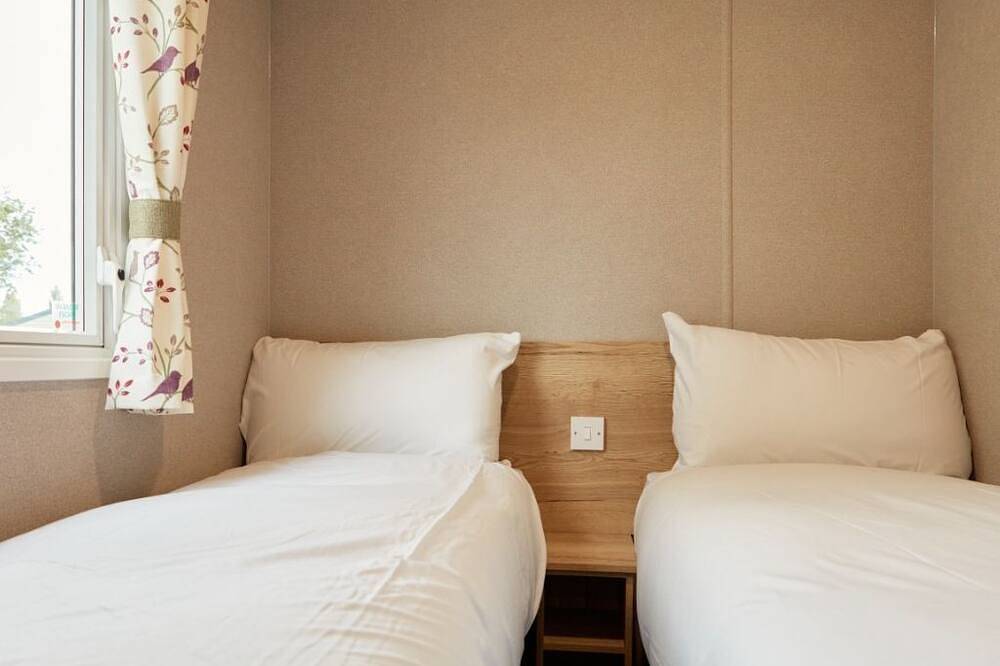 Billing Aquadrome Silver 3 Bed, Pet Friendly Caravan in Northampton, Northamptonshire