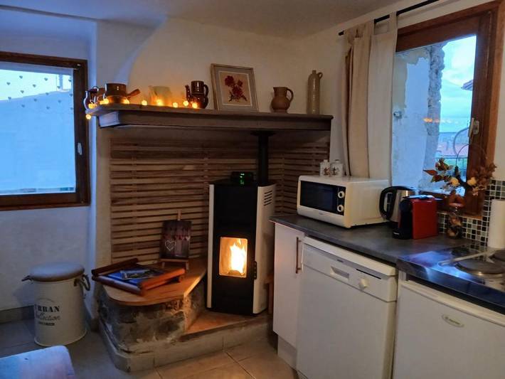 Location de vacances pour 2 personnes, avec terrasse, animaux acceptés à Montferrer - 2