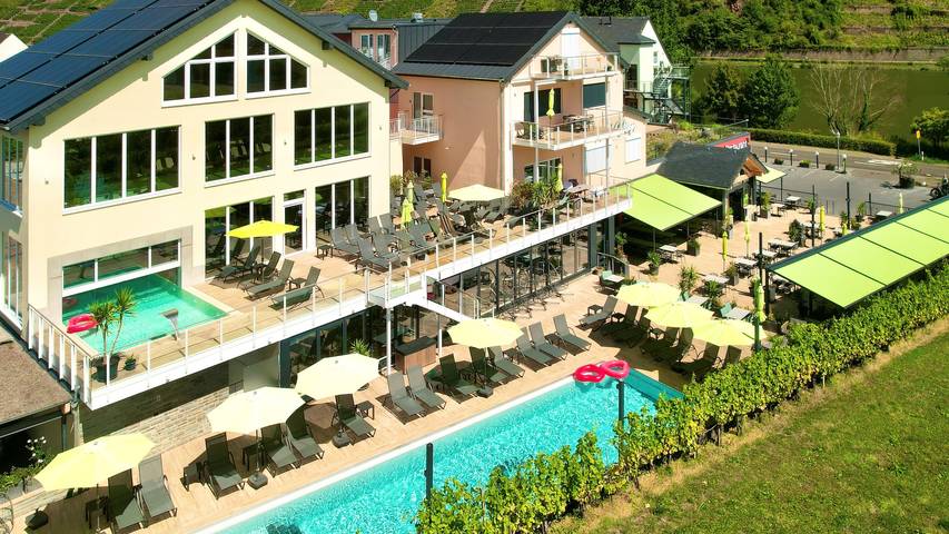 Hotel für 2 Personen, mit Balkon/Terrasse und Terrasse sowie Pool und Sauna an der Mosel
