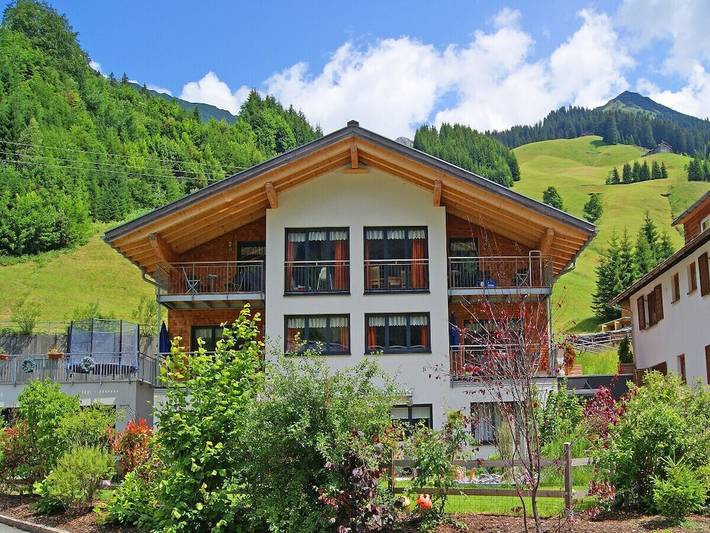 Ferienhaus für 9 Personen, mit Balkon und Garten