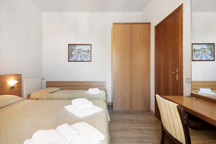 Apartamento entero, Apartamento “Bilocale Moneglia 37” con piscina compartida y Wi-Fi in Bagni Jolanda, Moneglia