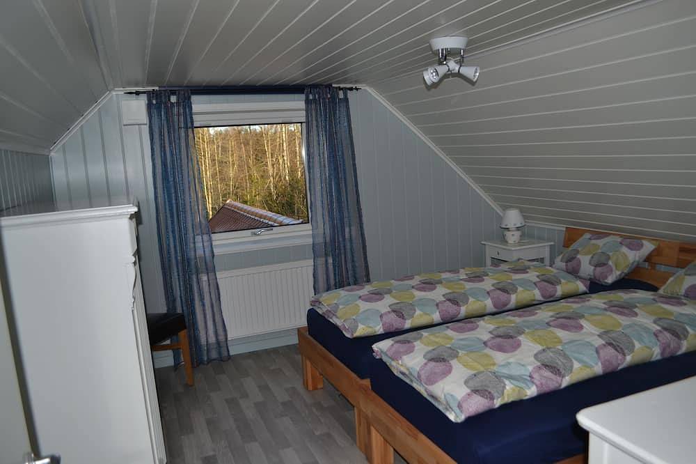 West bank location directly on the lake with sun terrace, sauna and boat in Ryd, Kronoberg