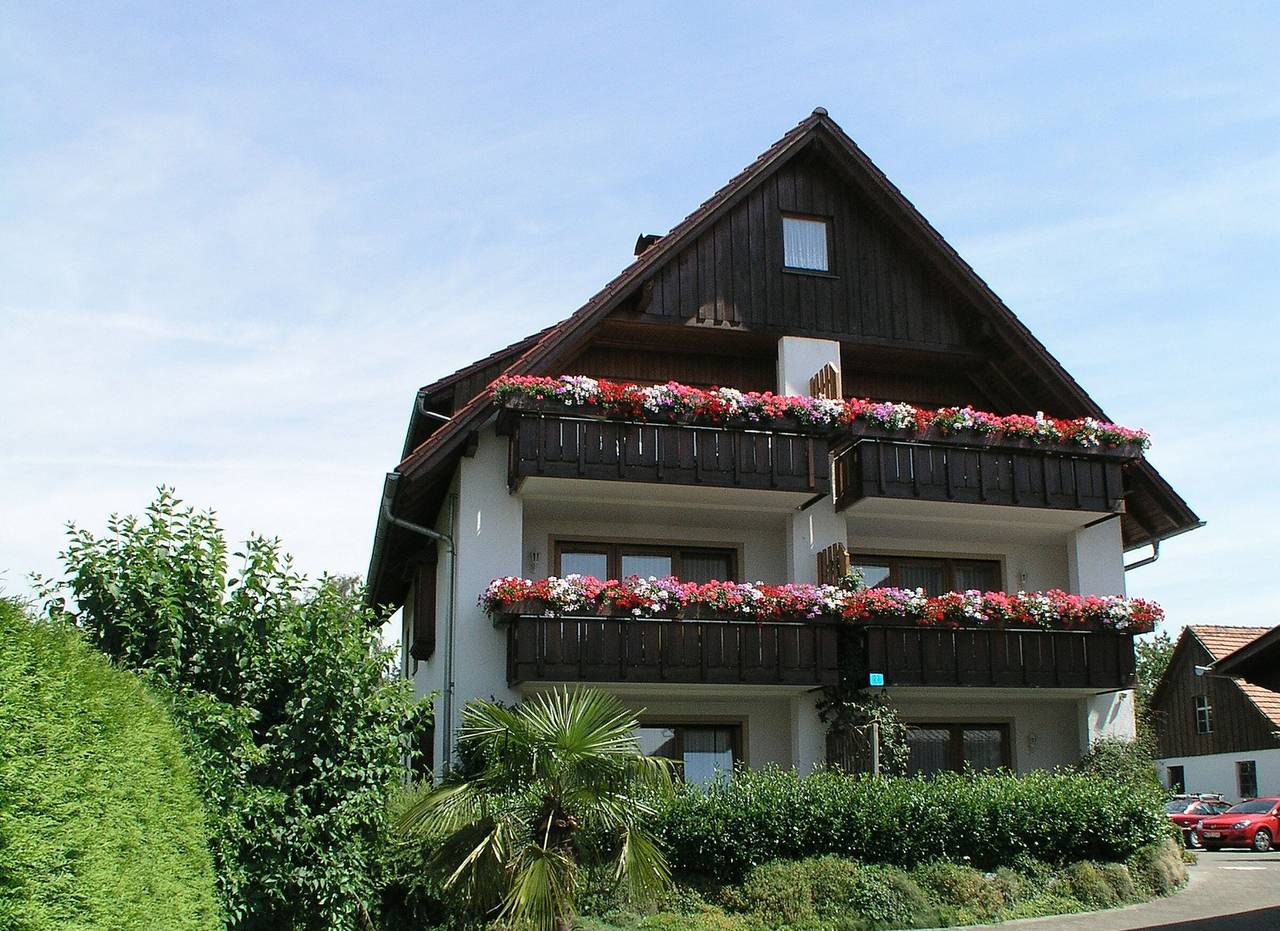 Ganze Wohnung, Ferienwohnung 1 mit privater Terrasse, Gemeinschaftsgarten und Wi-Fi in Wasserburg (Bodensee), Bayerisch Schwaben