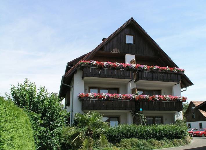 Ganze Wohnung, Ferienwohnung 1 mit privater Terrasse, Gemeinschaftsgarten und Wi-Fi in Wasserburg (Bodensee), Bayerisch Schwaben