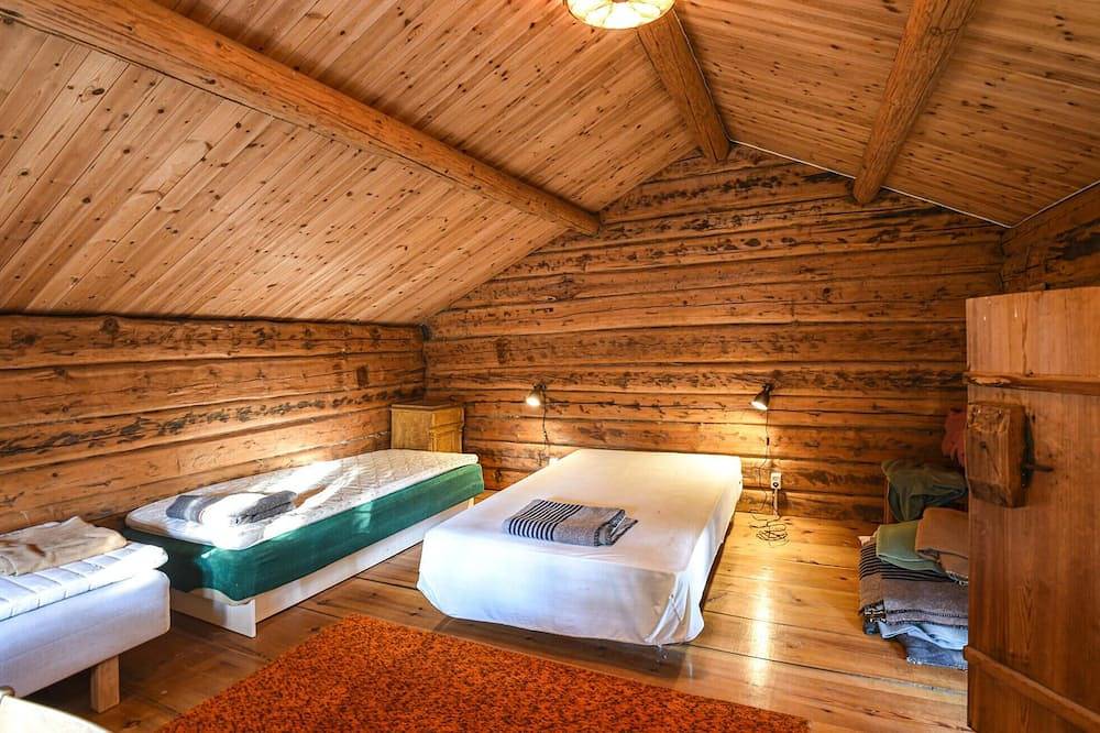 2 bedroom amazing home in Mora/Nunäs in Lake Siljan