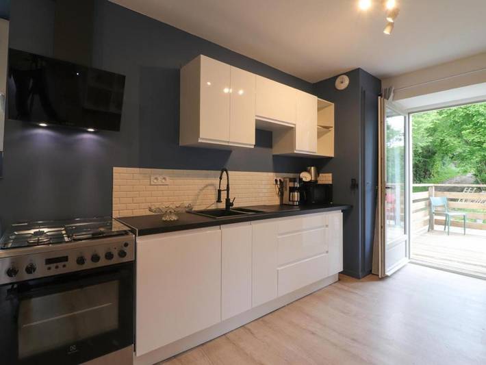 Location de vacances pour 8 personnes, avec piscine et jardin ainsi que jacuzzi et terrasse dans Le Bourg-Saint-Léonard - 2