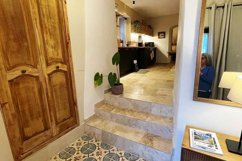Appartement entier, Superbe appartement de plain-pied au cœur d'un village paisible. Proche d'Uzès. in Vallabrix, Région de Nîmes