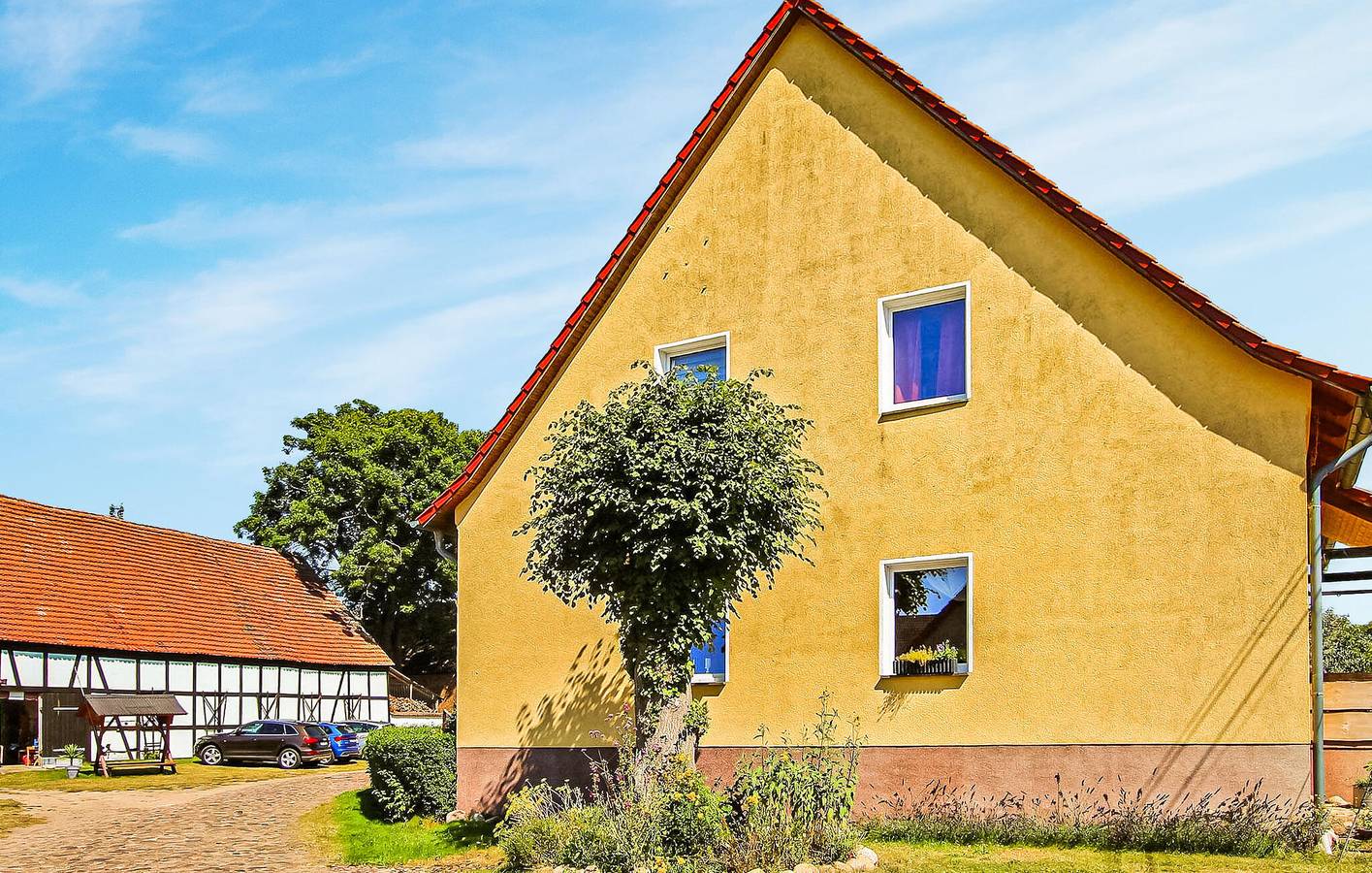 Ganze Ferienwohnung, Rückzugsort im Stadtzentrum mit Flussblick in Kieve, Müritz