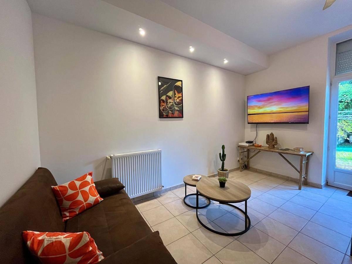 Appartement entier, One-Bedroom Apartment with Garden in Oullins, Lyon et ses environs