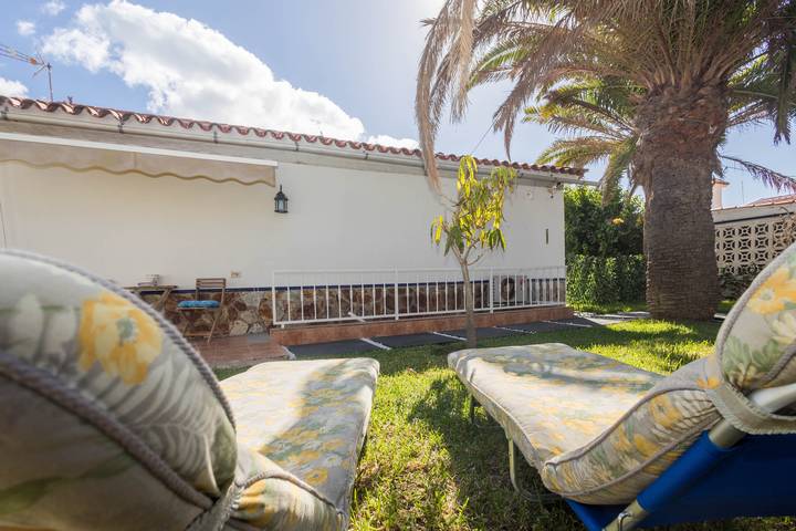 Deluxe Flat in Maspalomas - Garden & BBQ in Maspalomas, San Bartolomé de Tirajana