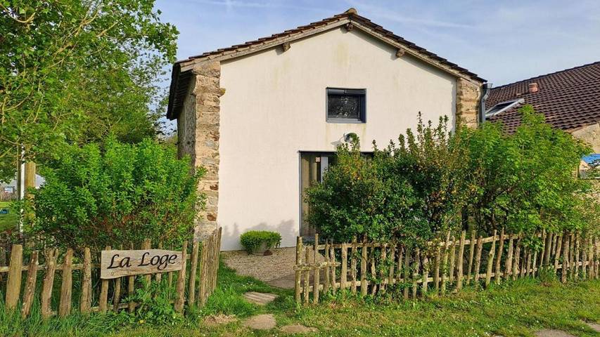 Gîte pour 4 personnes, avec piscine ainsi que jardin et vue, adapté aux familles à Saint-Christophe-du-Ligneron