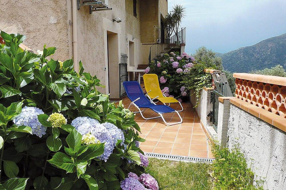 Appartement entier, Studio Clim Avec Belle Terrasse Sur Vue Grandiose Prix Bon Plan ! in Sainte-Lucie-de-Tallano, Parc naturel régional de Corse