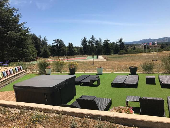 Gîte pour 2 personnes, avec piscine et jardin ainsi que sauna et jacuzzi à Ferrassières - 2