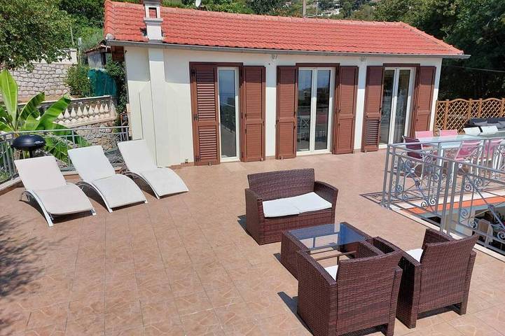 Eden Cap : une charmante villa pouvant accueillir 11 adultes, située à seulement un kilomètre de Monte-Carlo in Beausoleil, Côte méditerranéenne (France)
