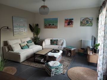 Gîte pour 4 personnes, avec terrasse ainsi que piscine et jardin à Ploubalay