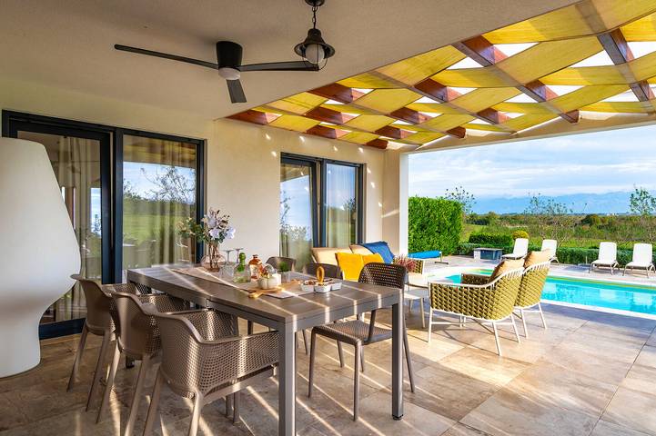 Villa pour 6 personnes, avec Jardin et Piscine à Nin - 3