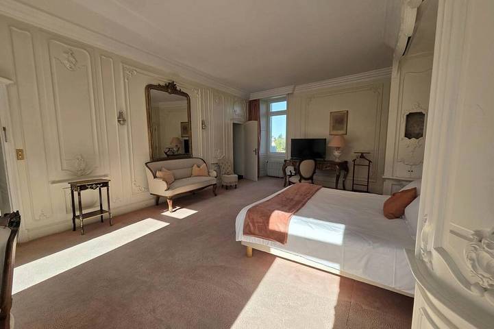 Location de vacances pour 14 personnes, avec terrasse ainsi que piscine et jardin à Dirac - 4